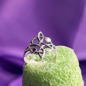 Love Knot / Witch Ring -